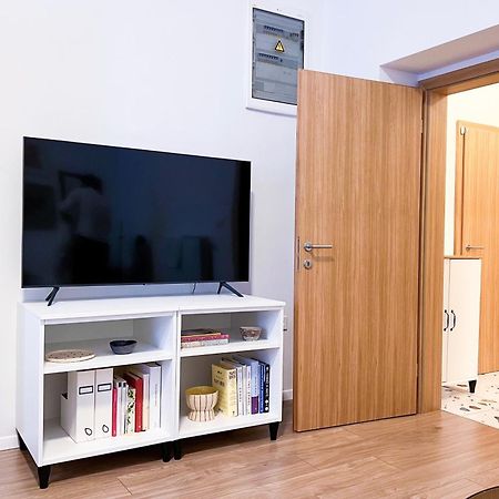 Aumetz Square Apartment อิดริยา ภายนอก รูปภาพ