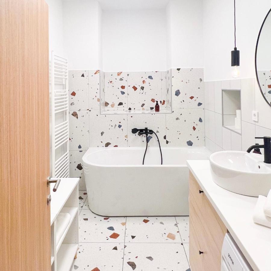 Aumetz Square Apartment อิดริยา ภายนอก รูปภาพ