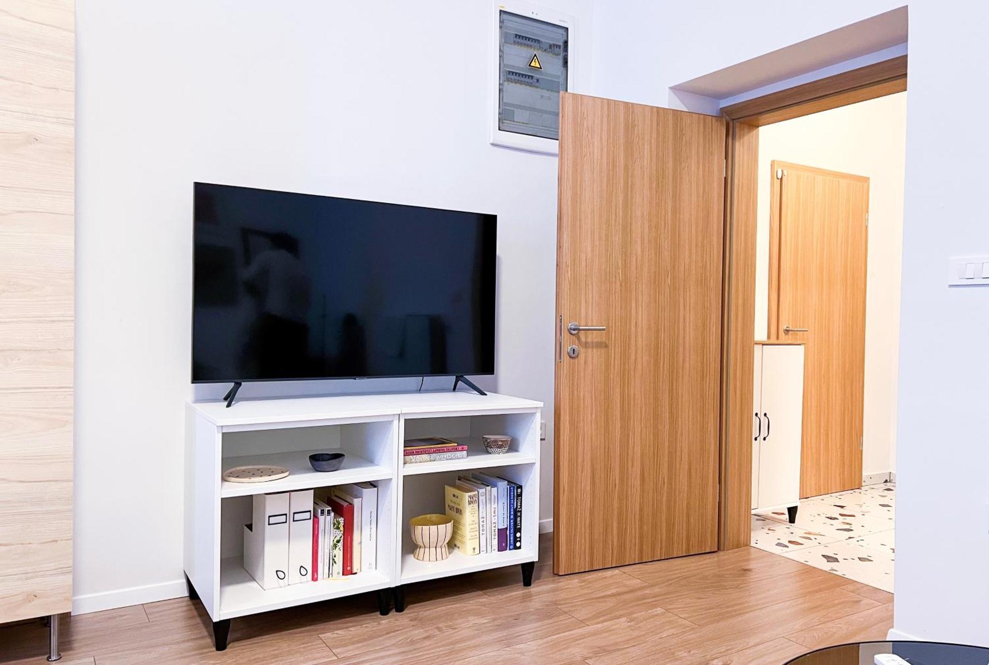 Aumetz Square Apartment อิดริยา ภายนอก รูปภาพ