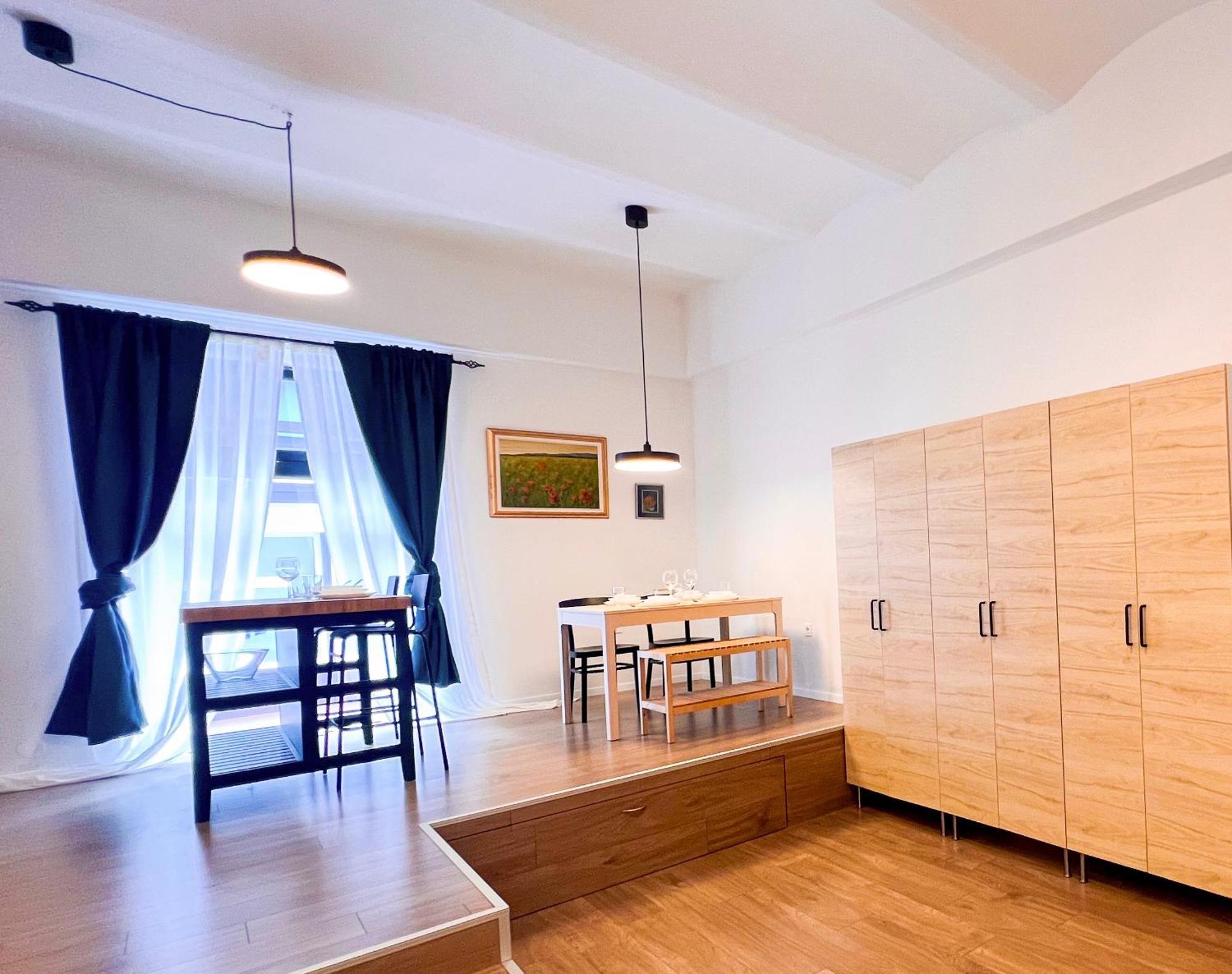 Aumetz Square Apartment อิดริยา ภายนอก รูปภาพ