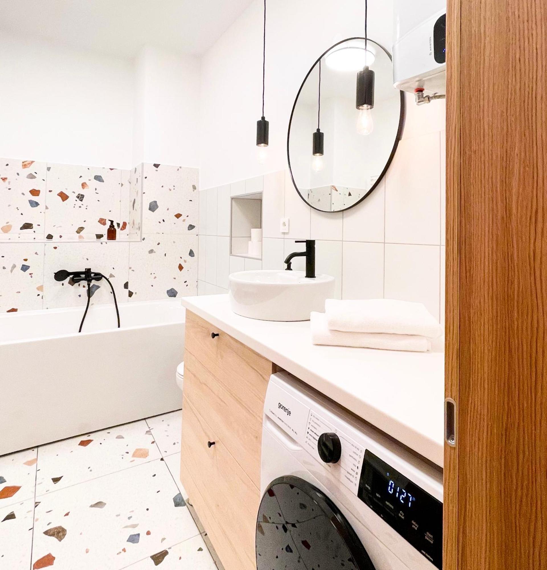 Aumetz Square Apartment อิดริยา ภายนอก รูปภาพ